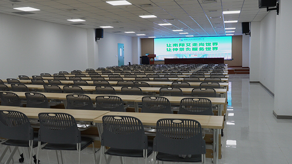 南陽產(chǎn)投國醫(yī)學(xué)校獲批成立 助力艾業(yè)升級，培養(yǎng)專業(yè)保健艾灸師