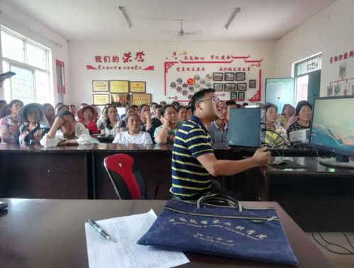 米易縣副縣長(zhǎng)唐良德深入草場(chǎng)鎮(zhèn)碗廠村開展農(nóng)業(yè)種植技術(shù)培訓(xùn)